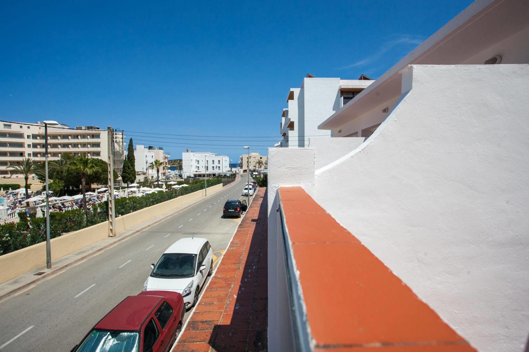 Hostal Los Pinos Es Cana Exteriör bild